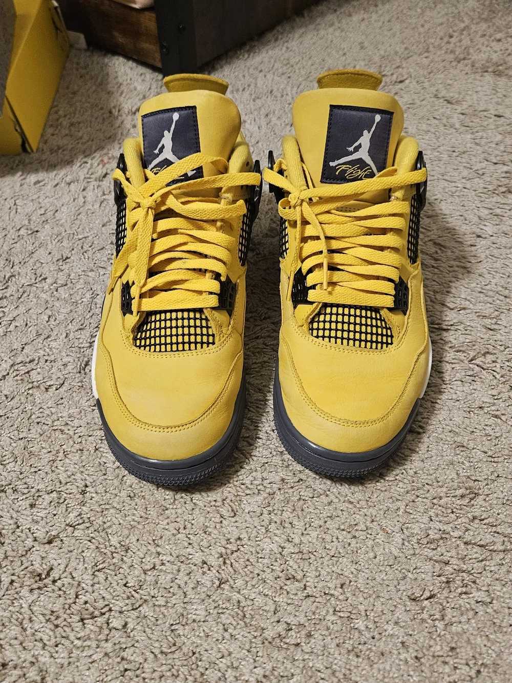Retro Jordan 4's Lighting